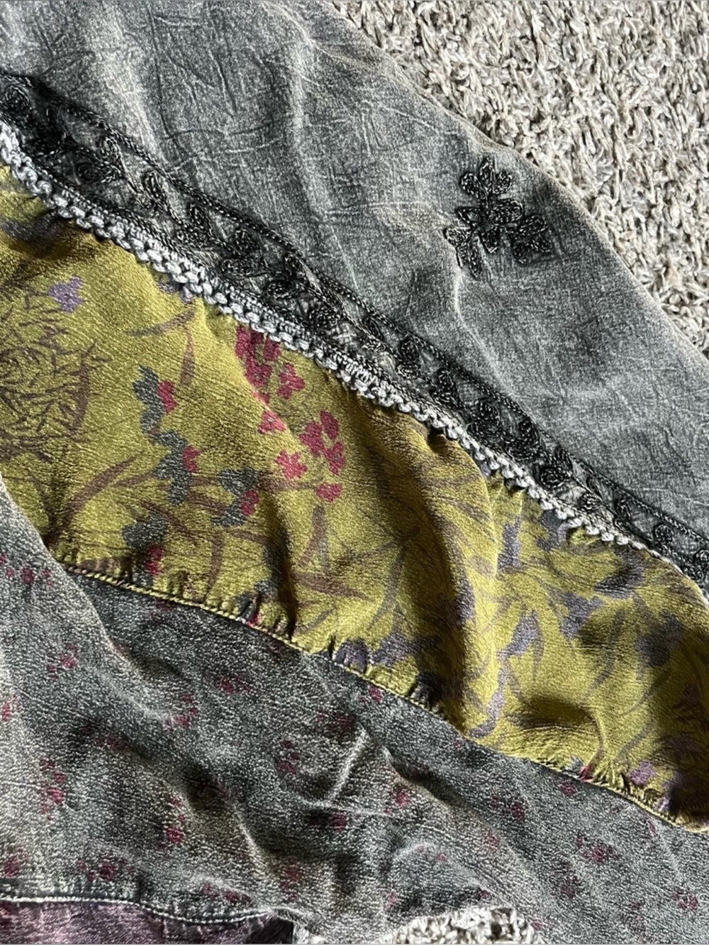 New Young Threads ♥️ - Picture 5 of 6